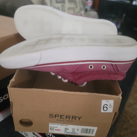 Mens sperry sneakers 6.5 or 8 in women's - Picture 2 of 3